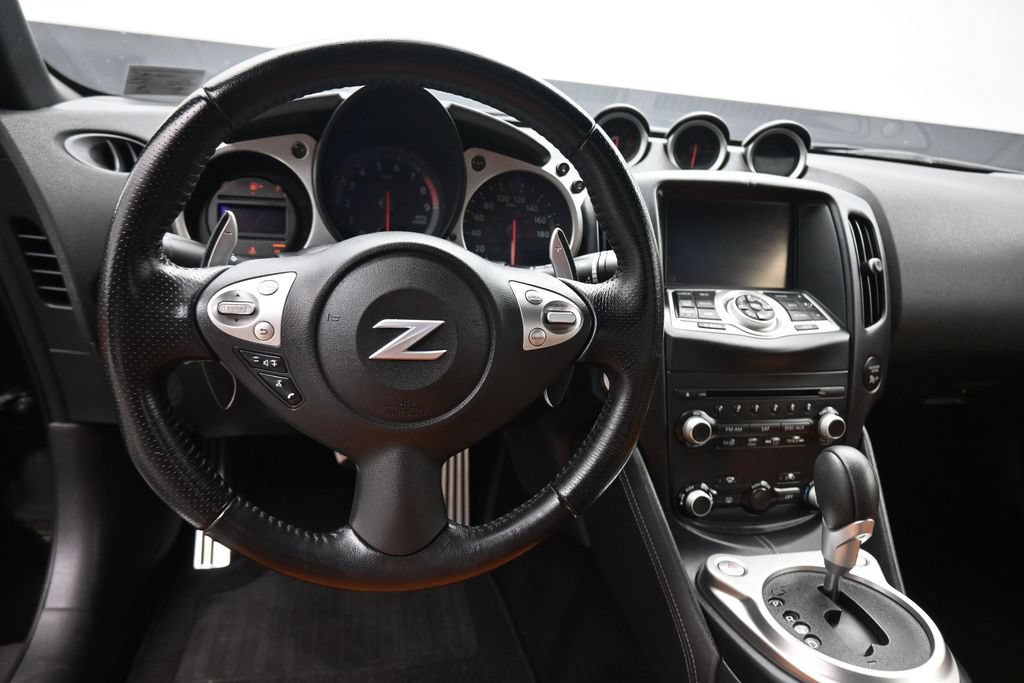 Used 2016 Nissan 370Z Touring RWD image 13