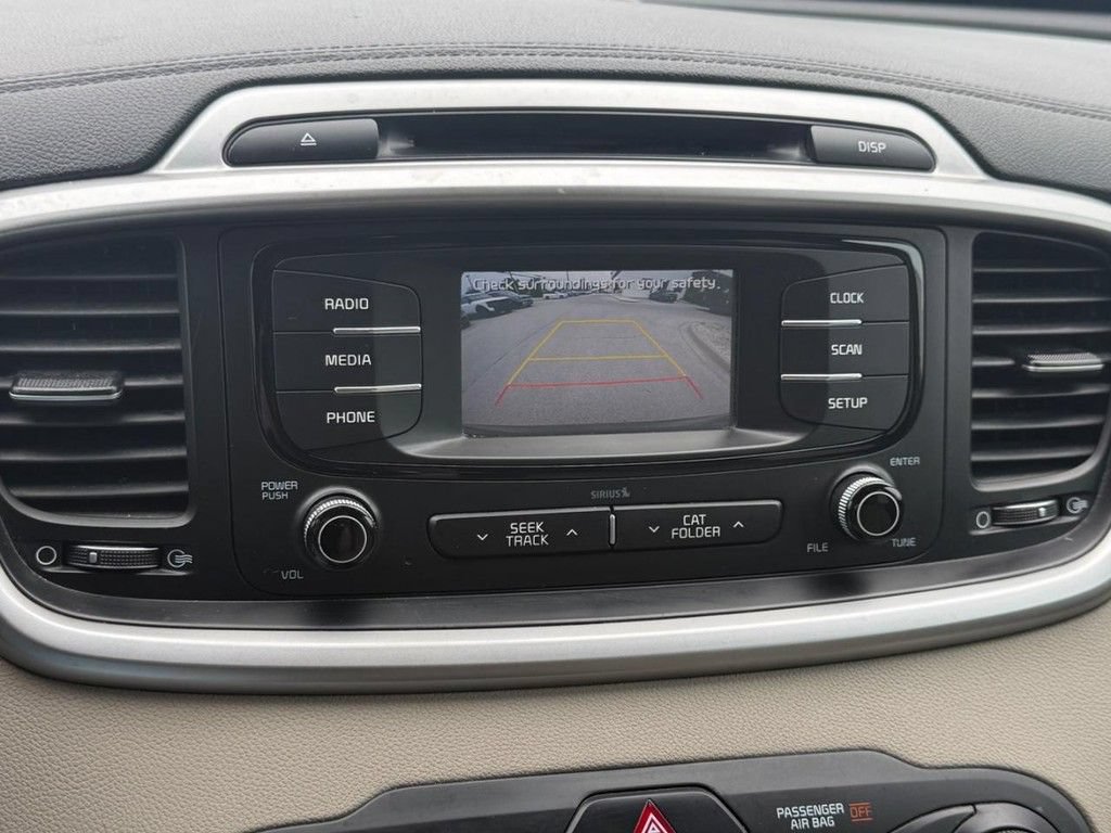 Used 2017 Kia Sorento AWD image 19