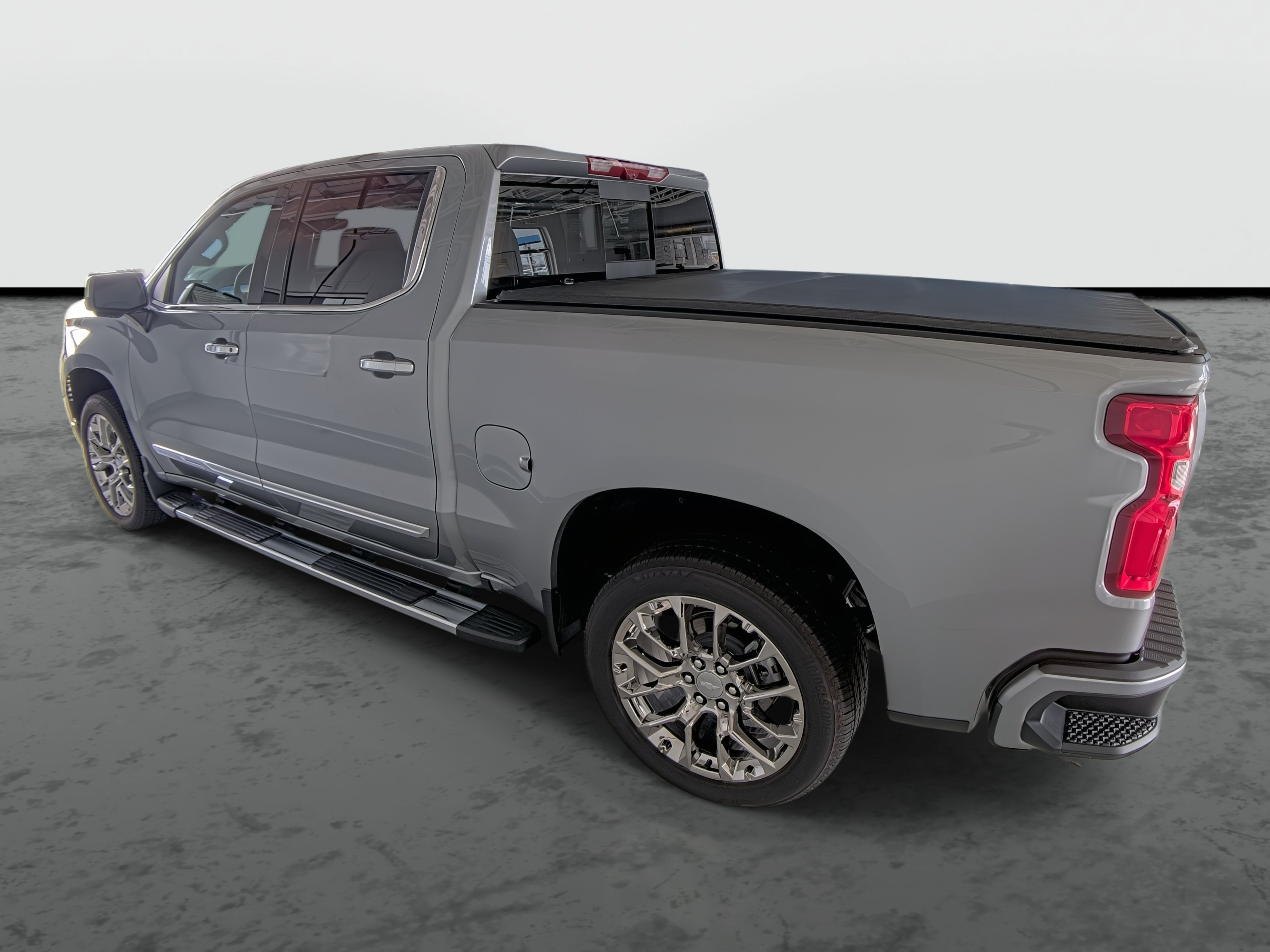 Used 2025 Chevrolet Silverado 1500 High Country w/ High Country Premium Package AWD/4WD image 11