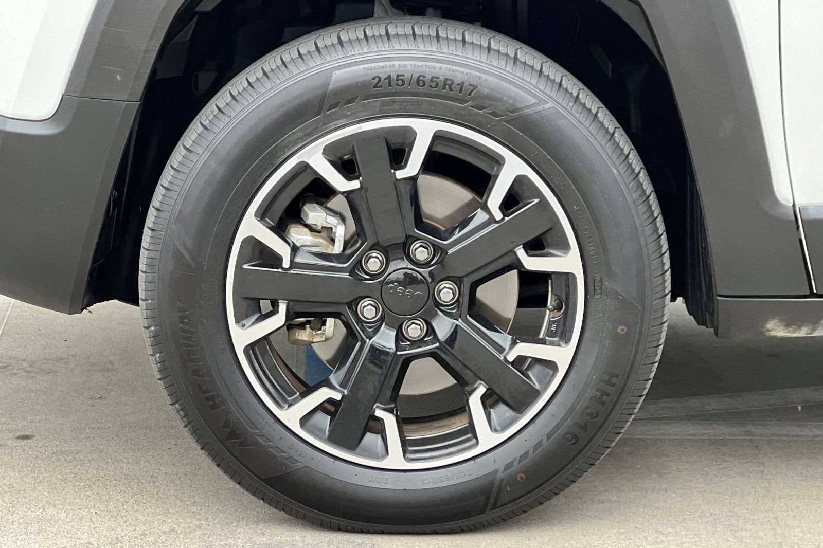 Used 2023 Jeep Renegade Latitude AWD/4WD image 38