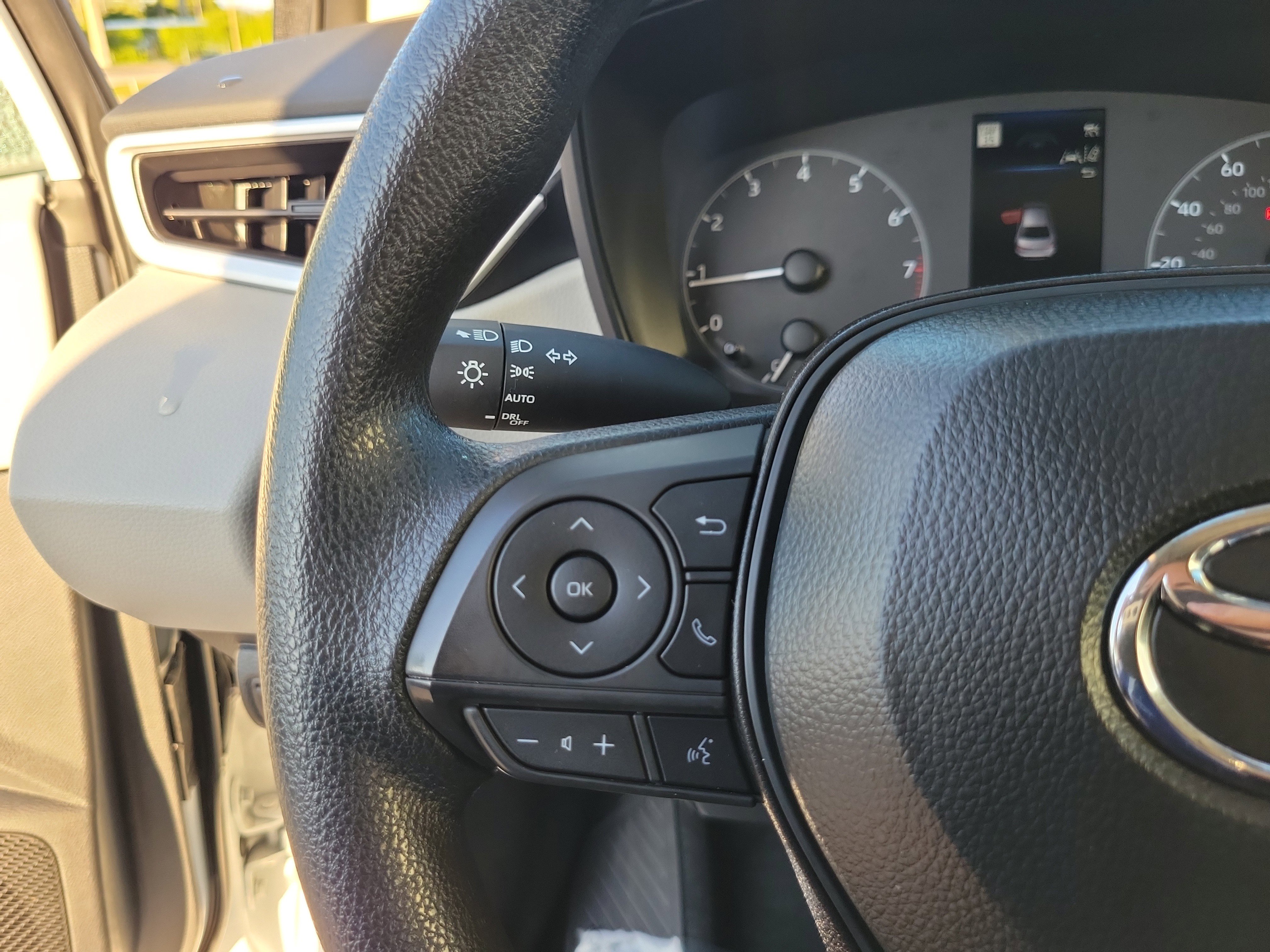 Used 2025 Toyota Corolla LE image 15