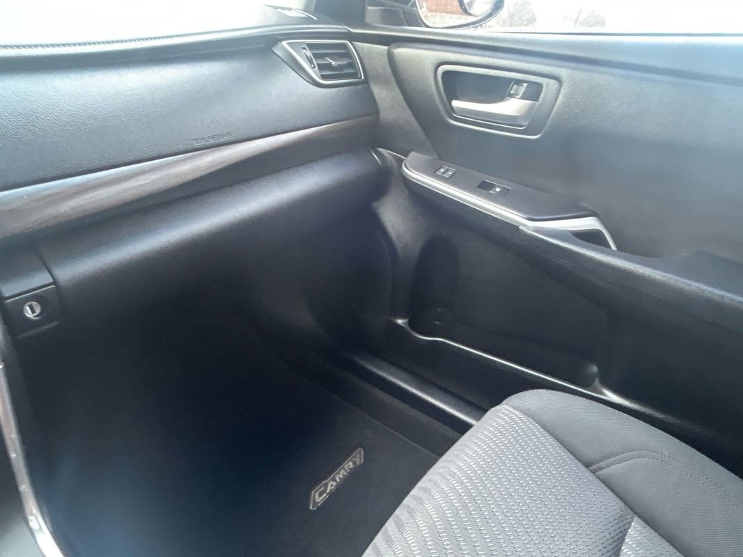 Used 2015 Toyota Camry LE FWD image 10