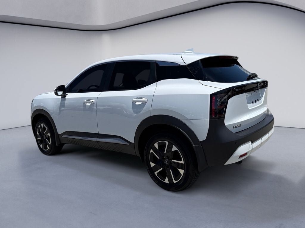 Used 2025 Nissan Kicks SV AWD/4WD image 3
