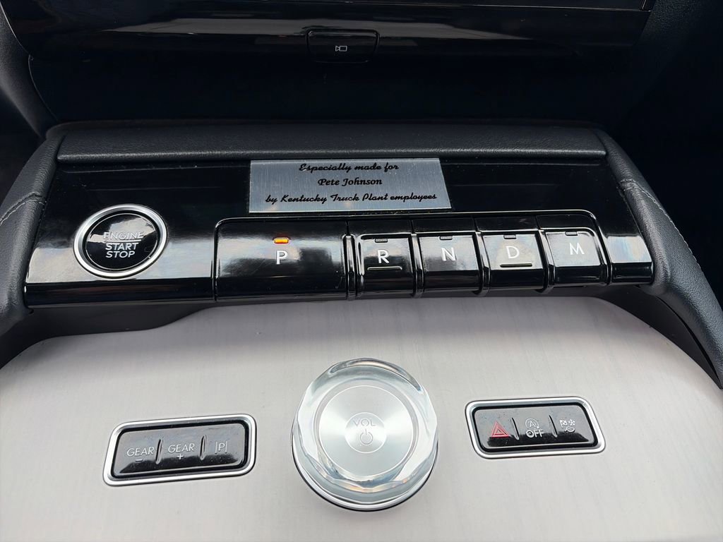 Used 2025 Lincoln Navigator L Reserve w/ Jet Appearance Package AWD/4WD image 19