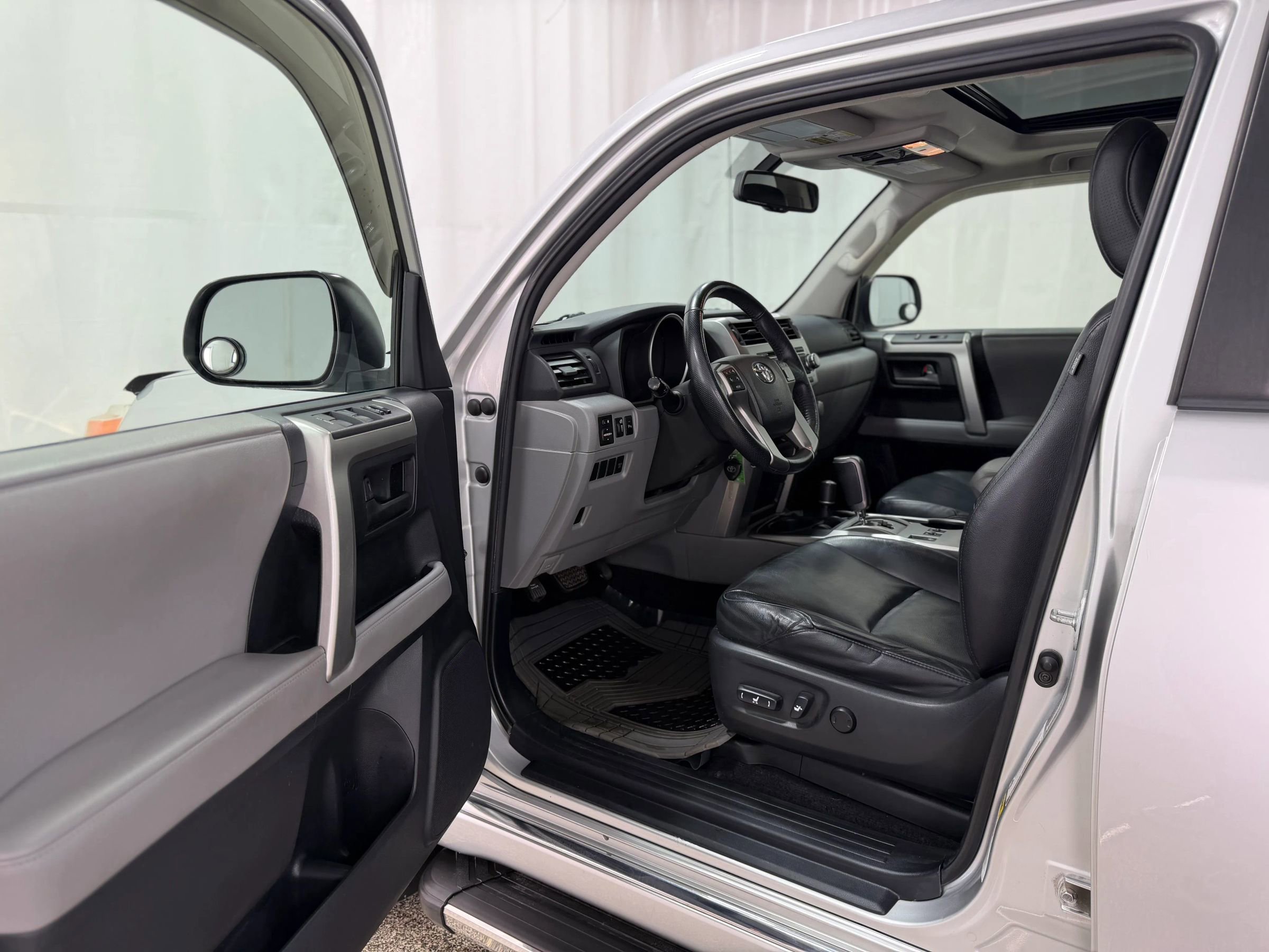 Used 2010 Toyota 4Runner SR5 image 10