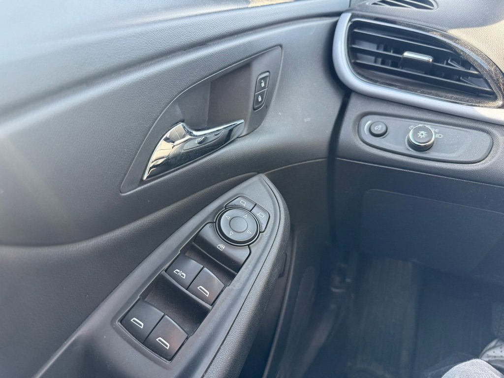 Used 2017 Chevrolet Volt LT w/ Comfort Package image 7