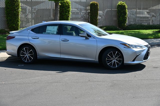 New 2025 Lexus ES 300h w/ Premium Package image 3