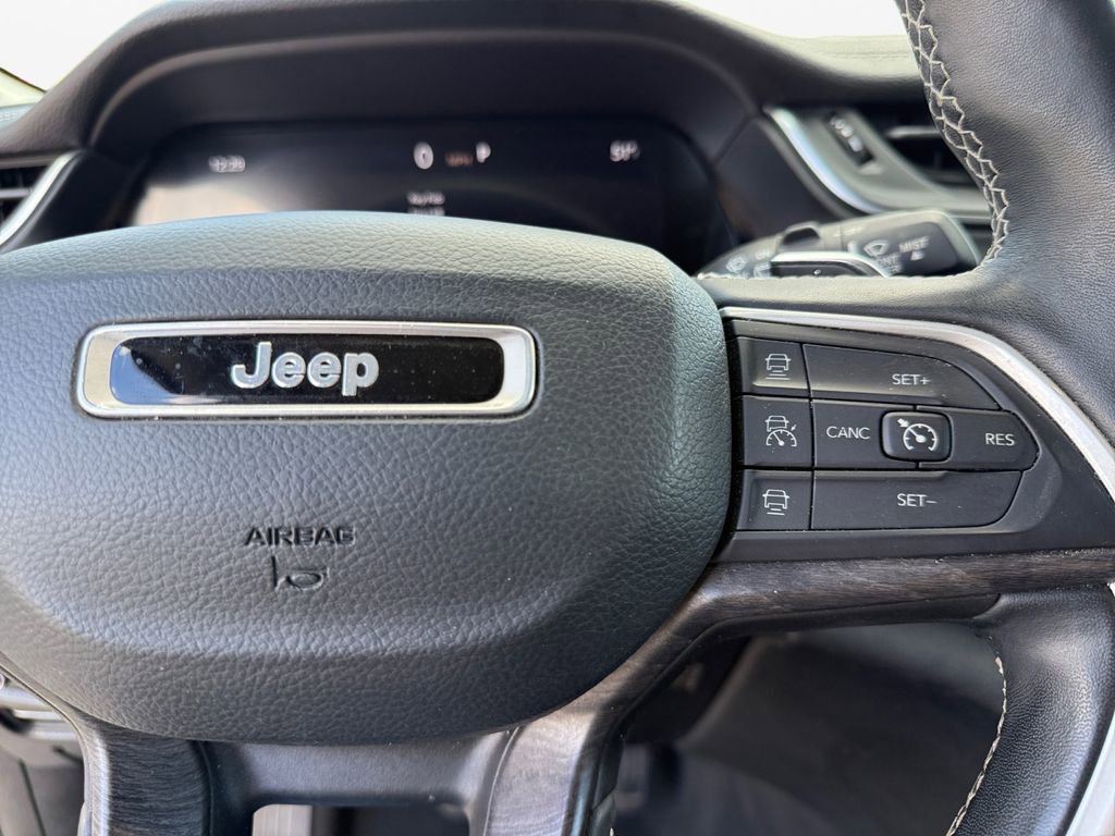 Certified 2022 Jeep Grand Cherokee L Limited w/ Black Appearance Package image 26