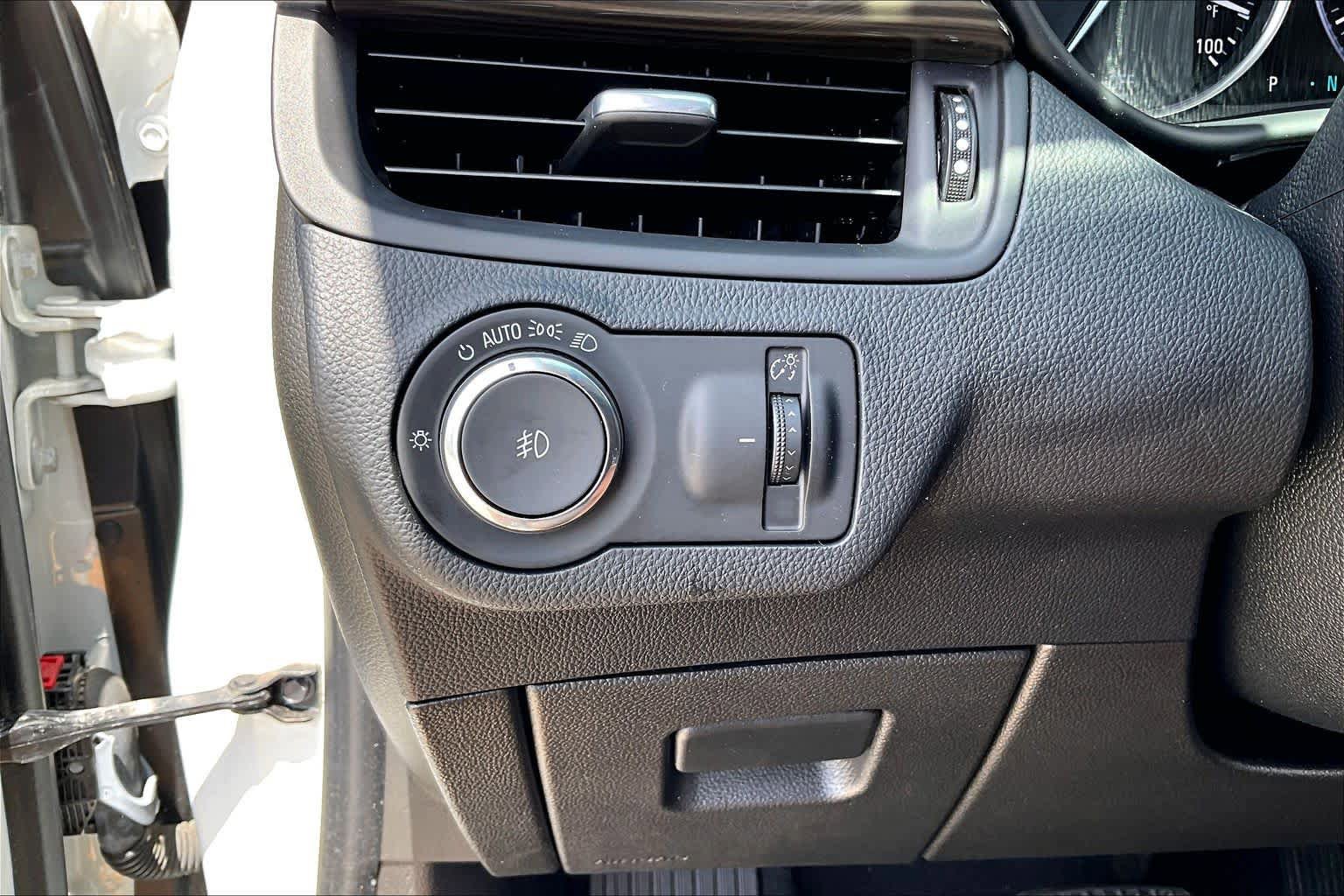 Used 2019 Buick Envision Premium w/ LPO, Cargo Package AWD/4WD image 33