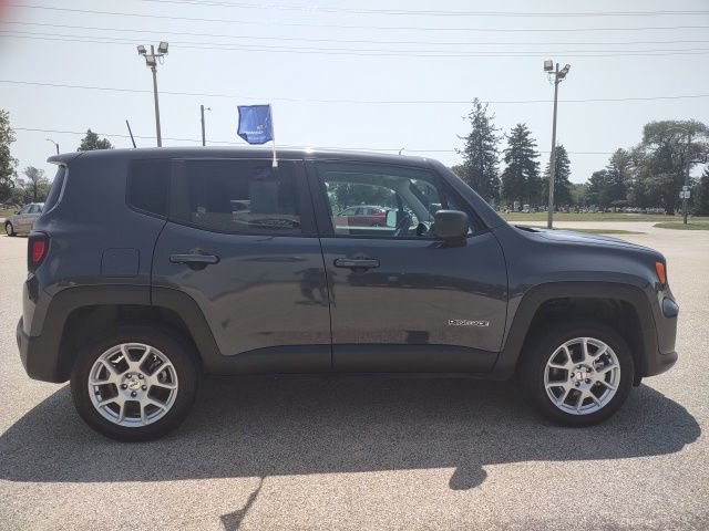 Used 2023 Jeep Renegade Latitude AWD/4WD image 6
