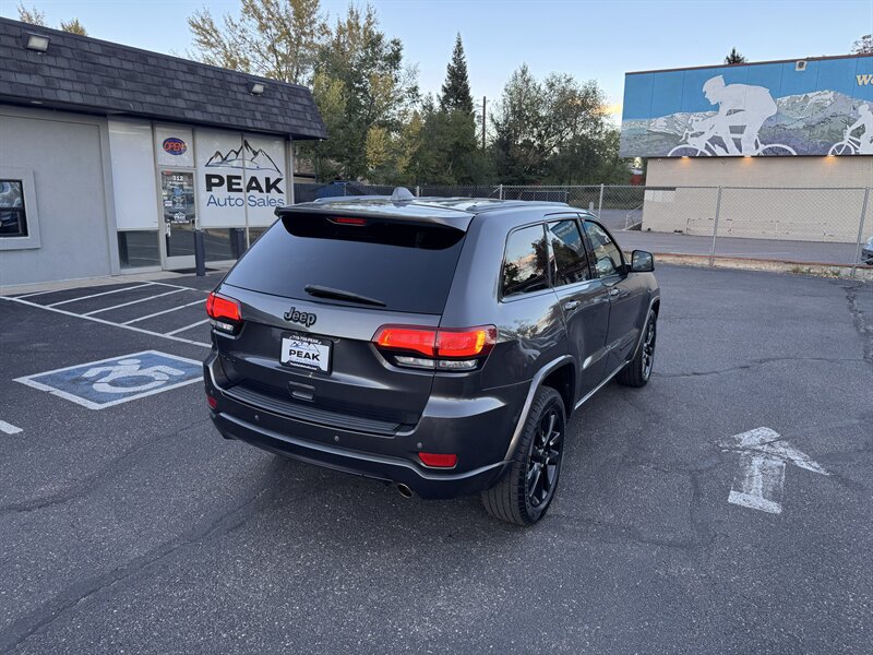 Used 2017 Jeep Grand Cherokee Altitude AWD/4WD image 7