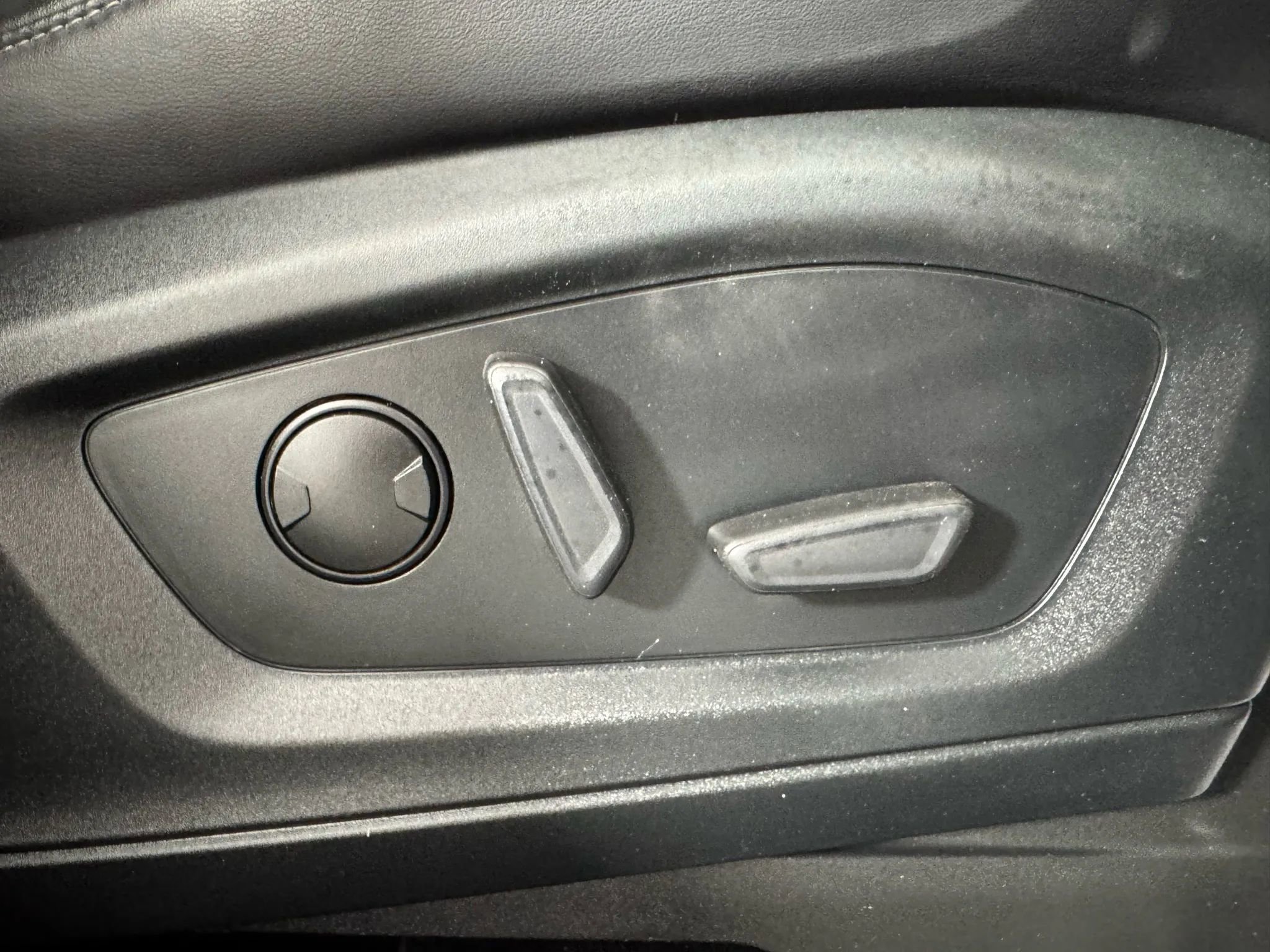 Used 2022 Ford Explorer XLT w/ Equipment Group 202A image 36