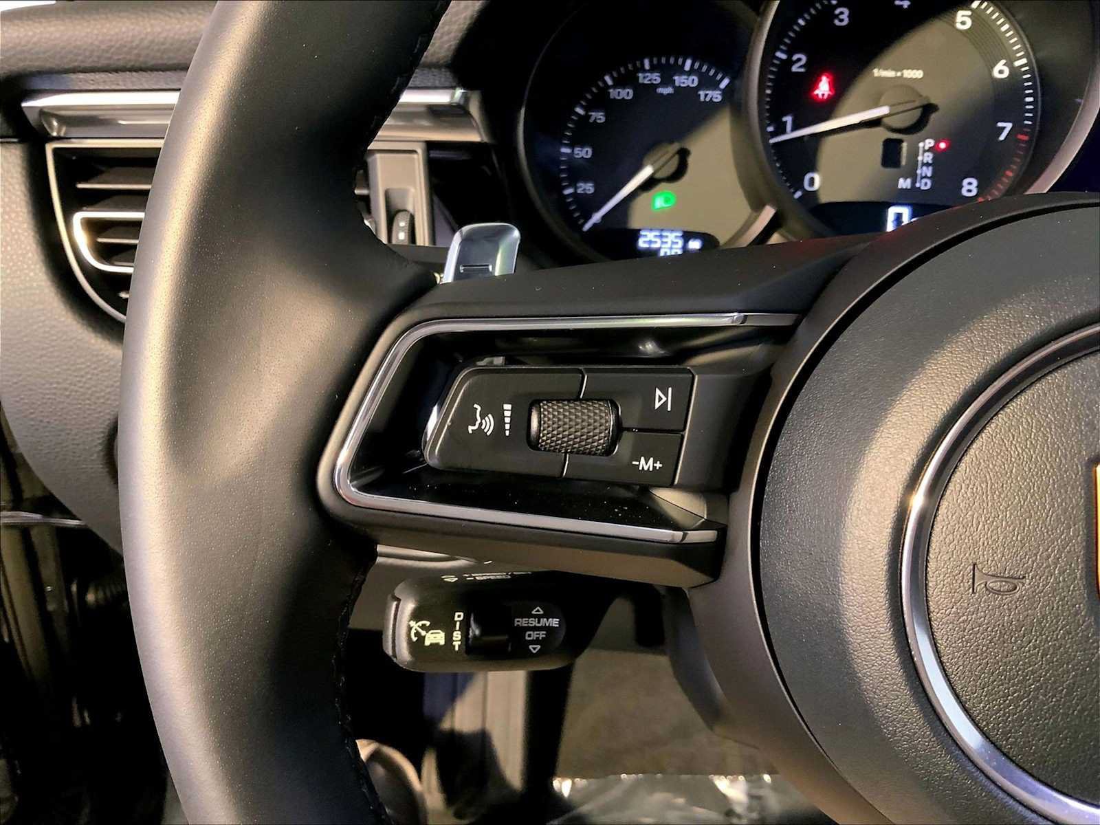 Used 2026 Porsche Macan AWD/4WD image 27