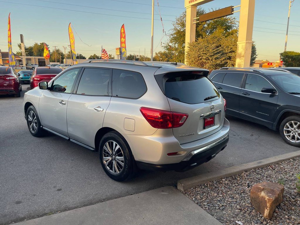Used 2017 Nissan Pathfinder S image 4