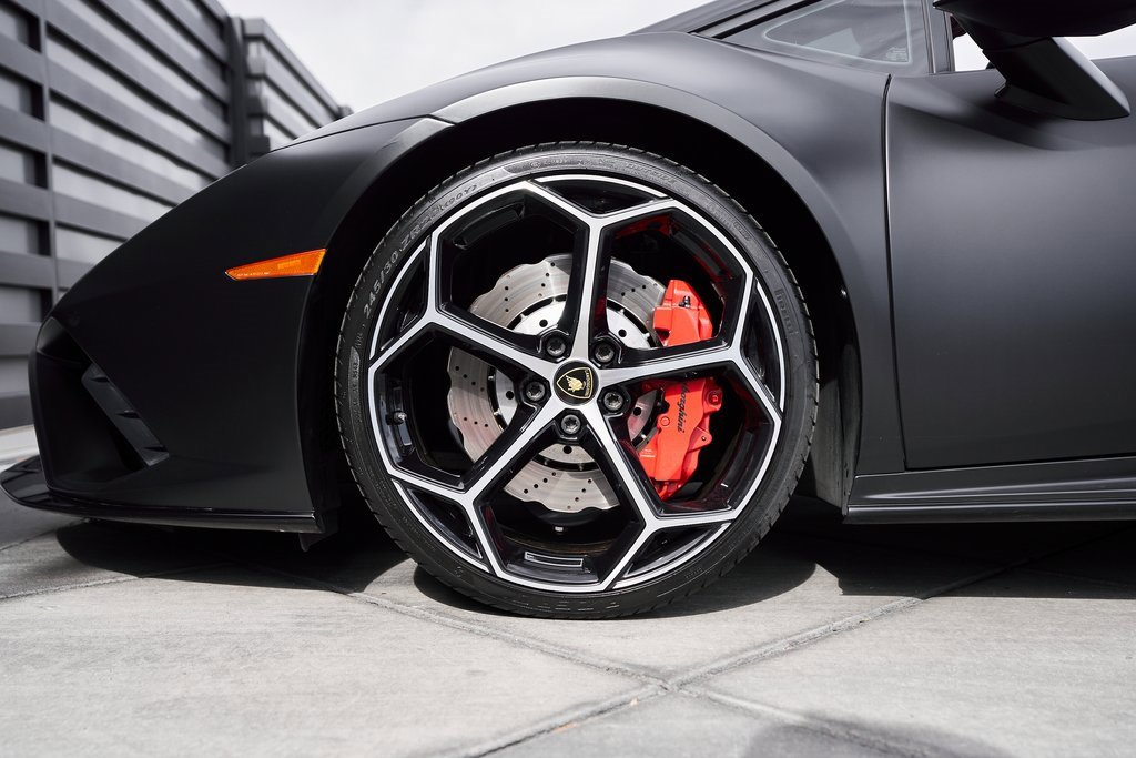 Used 2021 Lamborghini Huracan EVO image 3