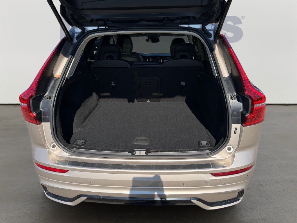 Certified 2024 Volvo XC60 B5 Plus w/ Protection Package Premier AWD/4WD image 13