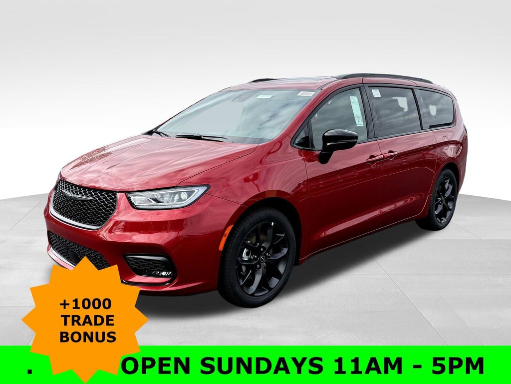 New 2026 Chrysler Pacifica Limited w/ Uconnect Theater Family Group image 3