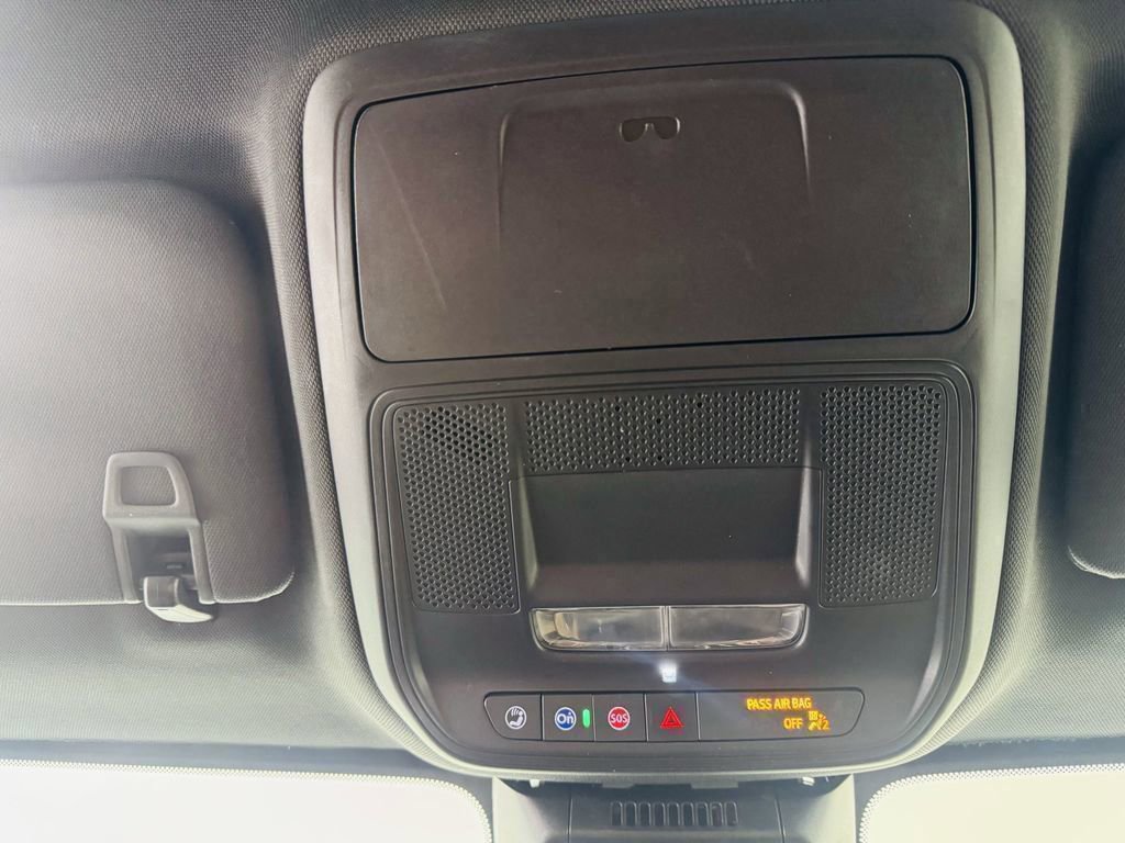 Used 2025 Chevrolet Equinox ACTIV w/ Safety and Technology Package image 18