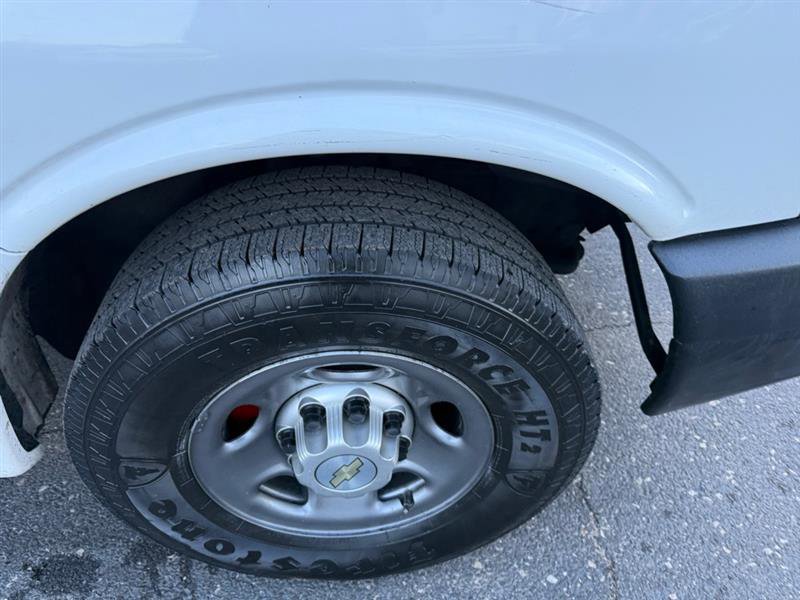 Used 2011 Chevrolet Express 2500 image 34