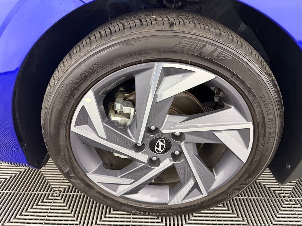 Used 2025 Hyundai Elantra Sport image 12