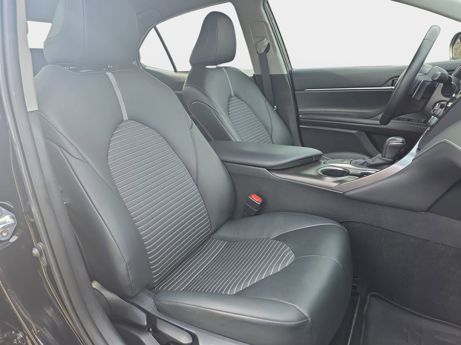 Used 2023 Toyota Camry SE image 10