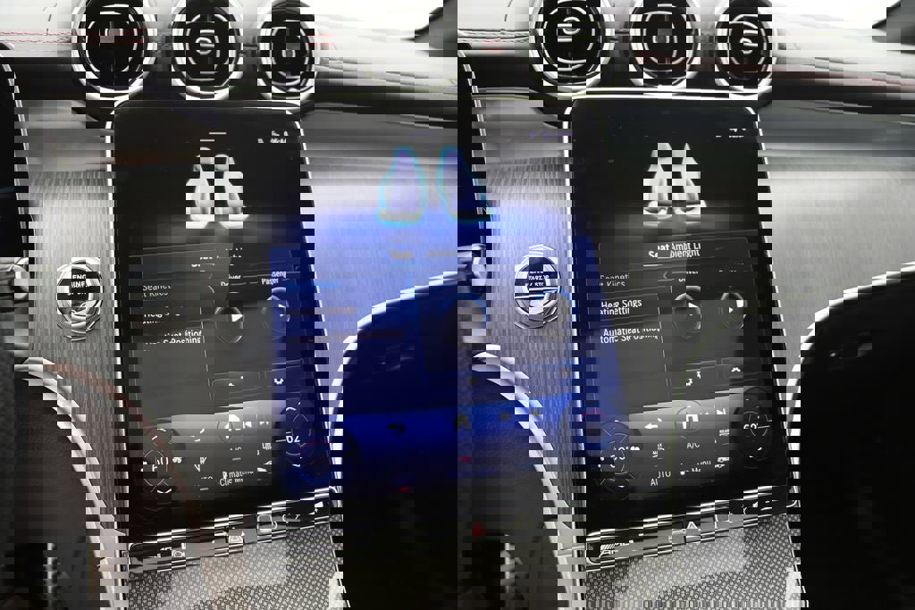 Used 2025 Mercedes-Benz GLC 43 AMG 4MATIC image 28