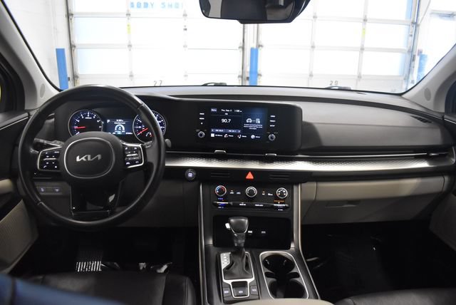 Used 2024 Kia Carnival LX FWD image 5