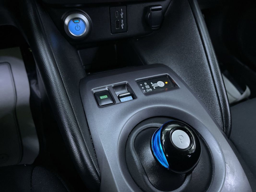 Used 2025 Nissan Leaf S image 24