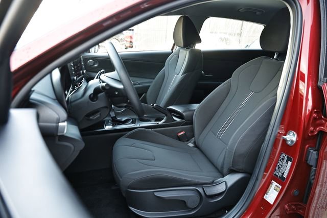 Used 2023 Hyundai Elantra SEL w/ Preferred Accessory Package image 18