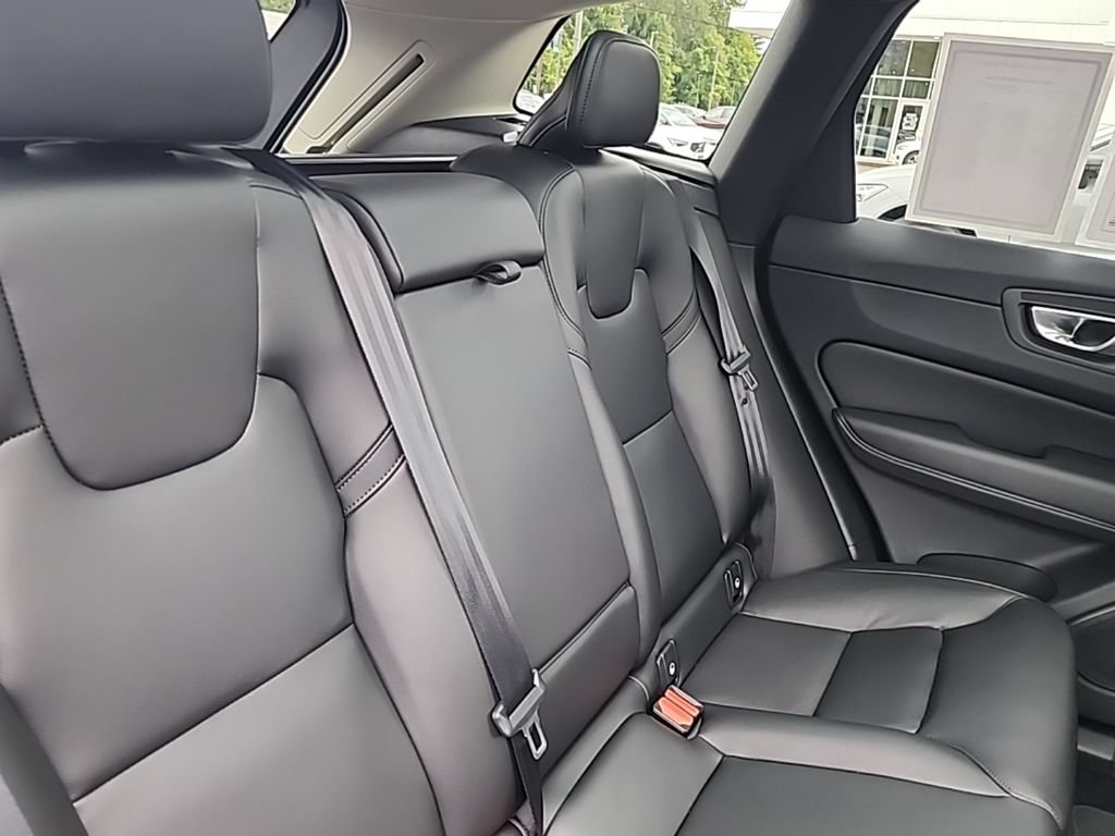 Used 2024 Volvo XC60 B5 Core w/ Protection Package Premier AWD/4WD image 18