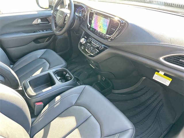 New 2026 Chrysler Pacifica Select w/ S Appearance Package image 11
