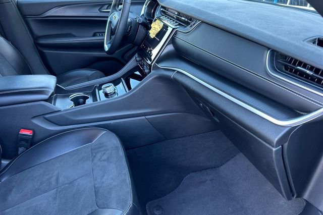 Used 2023 Jeep Grand Cherokee L Altitude image 17
