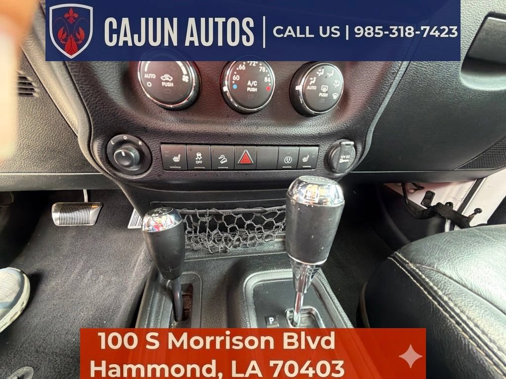 Used 2017 Jeep Wrangler Unlimited Rubicon AWD/4WD image 37