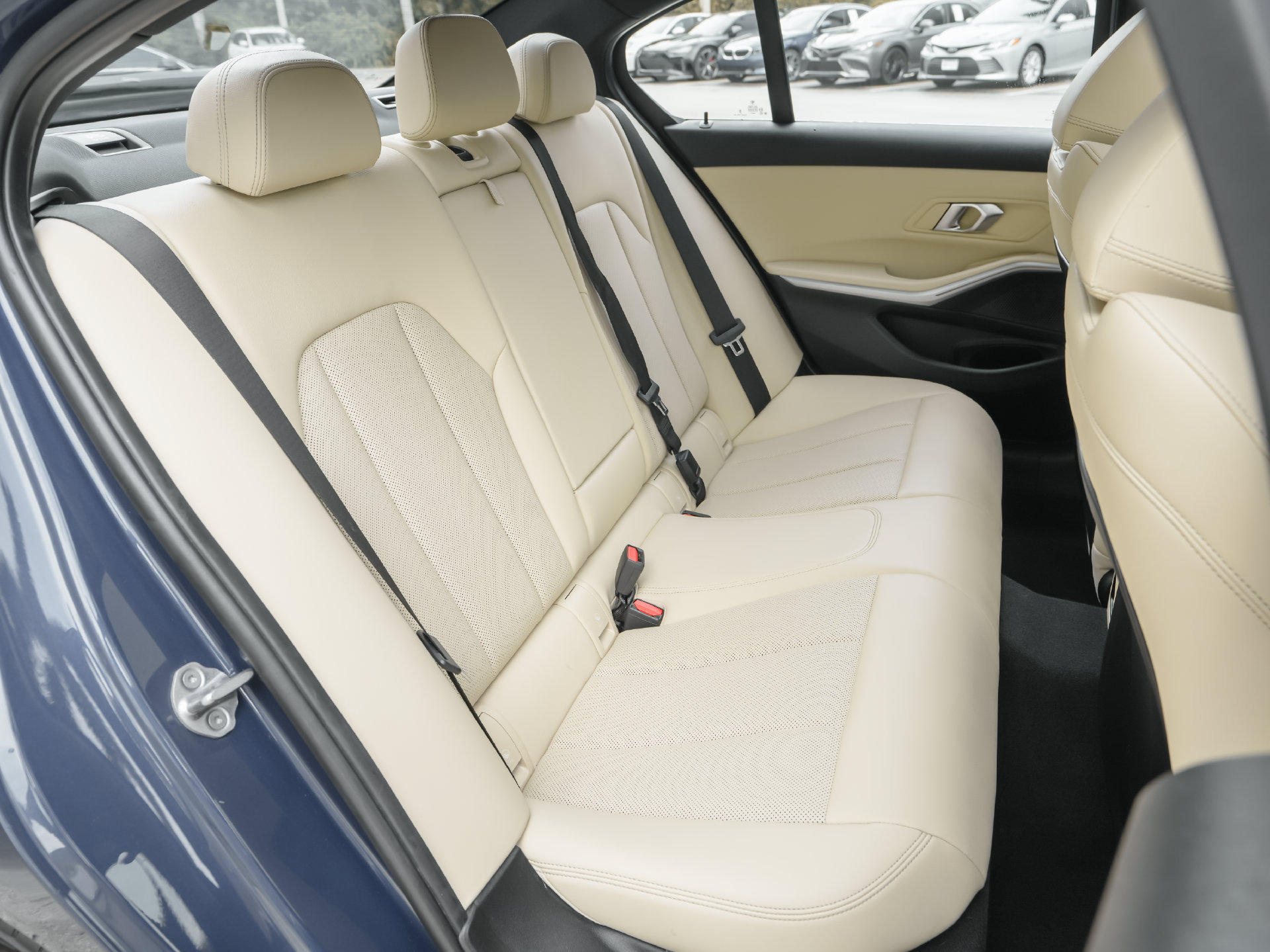 Used 2024 BMW 330i Sedan w/ Convenience Package RWD image 9