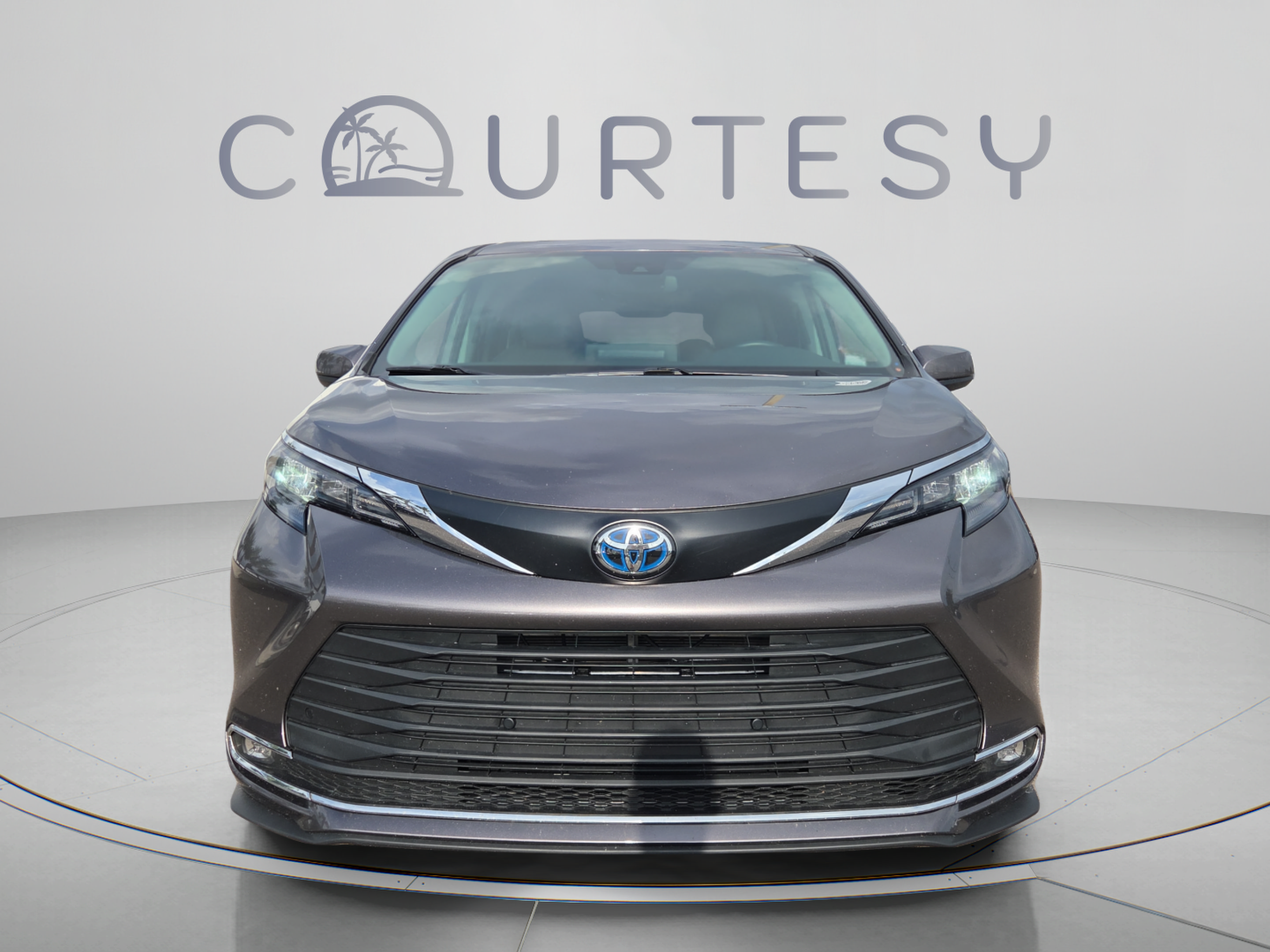 Certified 2024 Toyota Sienna XLE FWD image 8