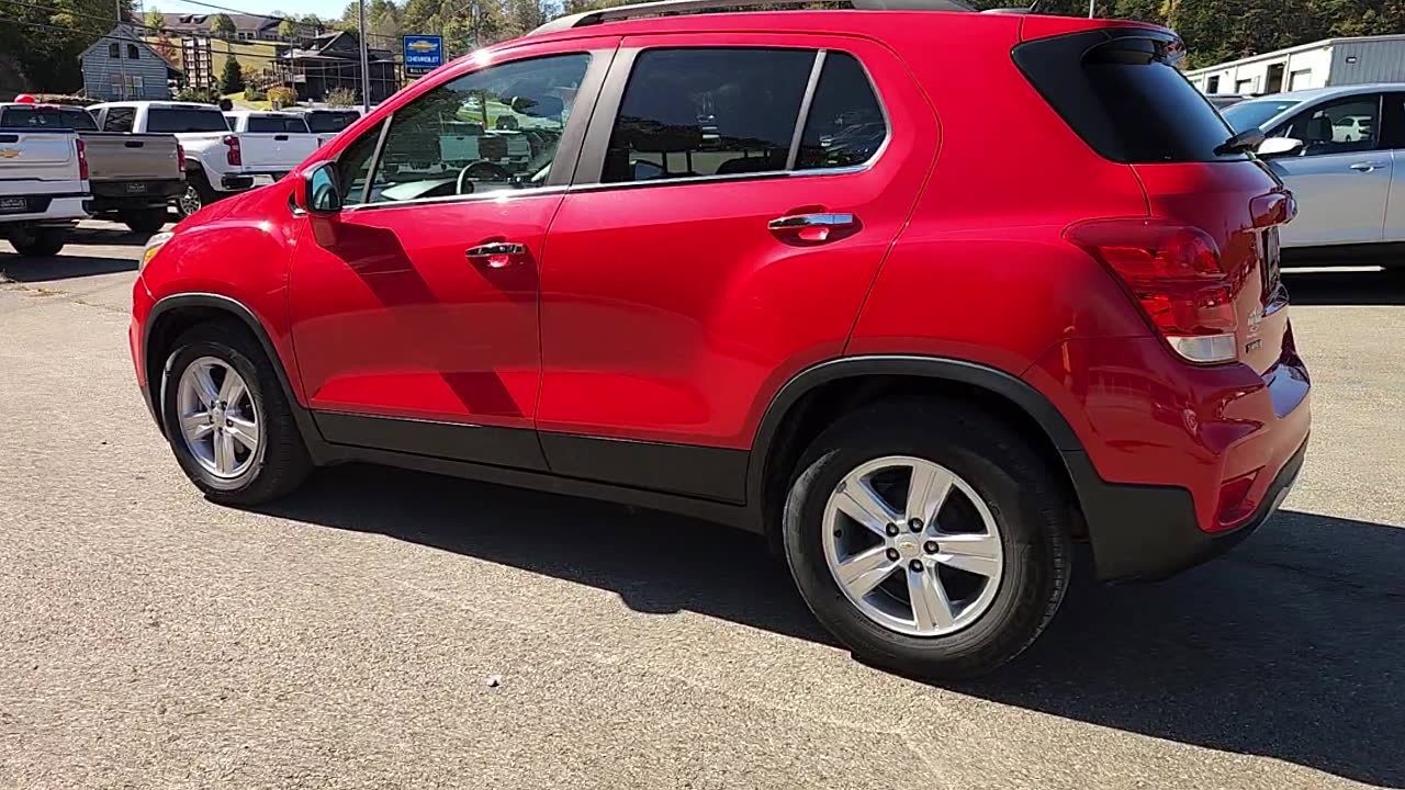 Used 2020 Chevrolet Trax LT w/ Sun & Sound Package image 5