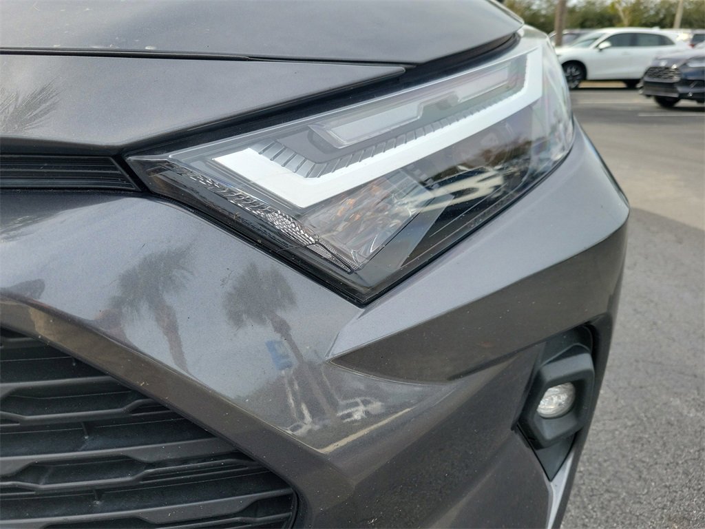Used 2022 Toyota RAV4 XLE Premium image 11