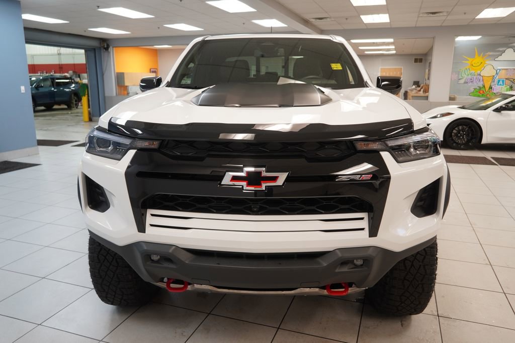 Used 2025 Chevrolet Colorado ZR2 w/ Technology Package AWD/4WD image 16