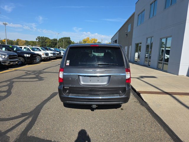 Used 2015 Chrysler Town & Country Touring-L w/ Driver Convenience Group FWD image 5