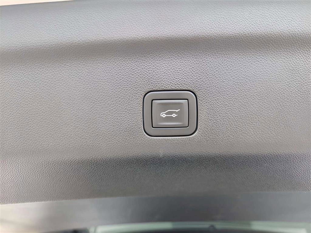 Used 2025 GMC Yukon 4WD Denali image 21