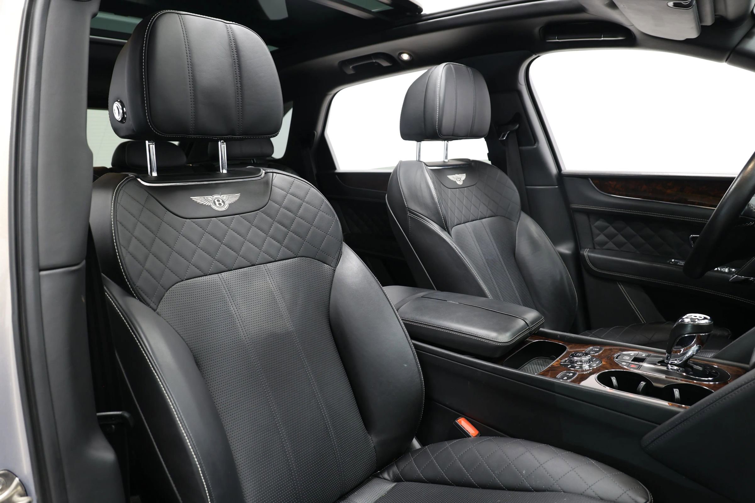 Used 2017 Bentley Bentayga image 98