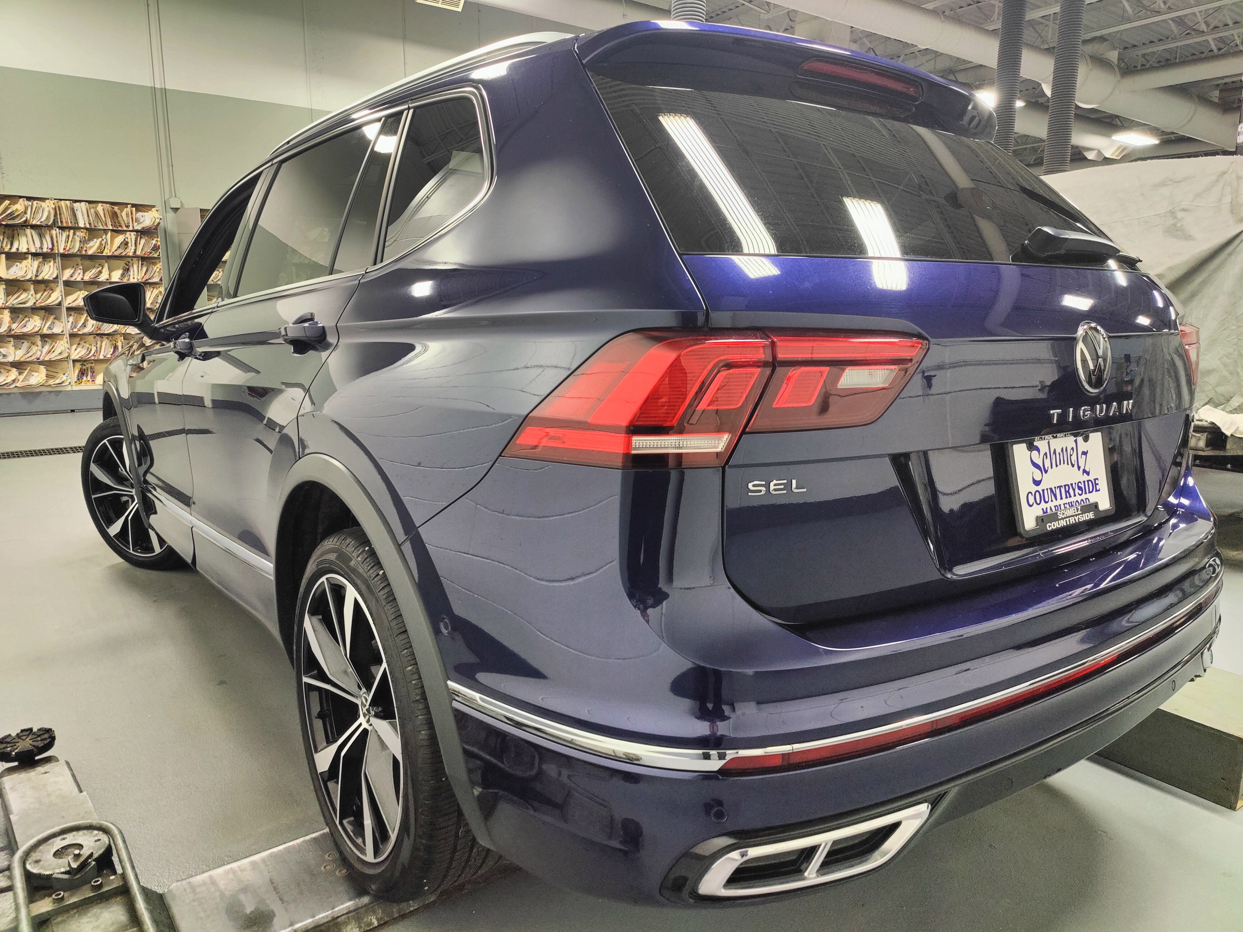 Used 2024 Volkswagen Tiguan SEL R-Line image 14