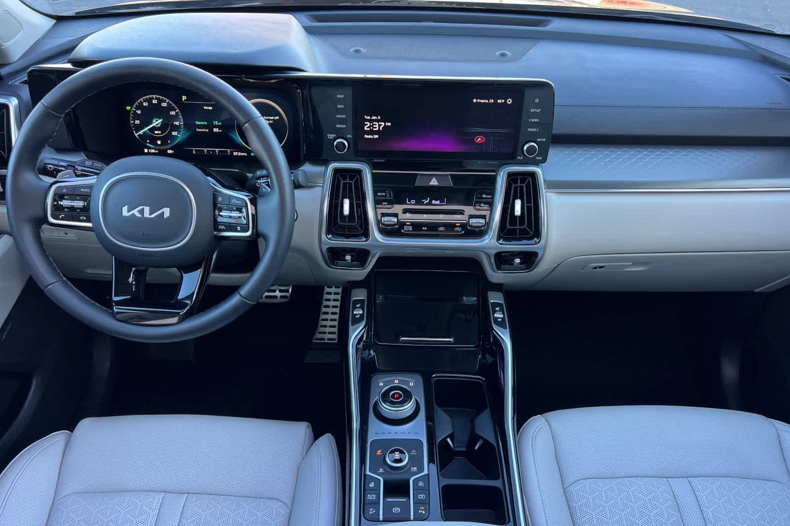 Used 2023 Kia Sorento SX Prestige image 3