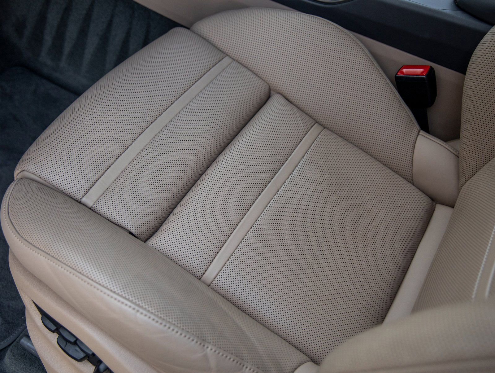 Certified 2023 Porsche Cayenne Turbo image 23