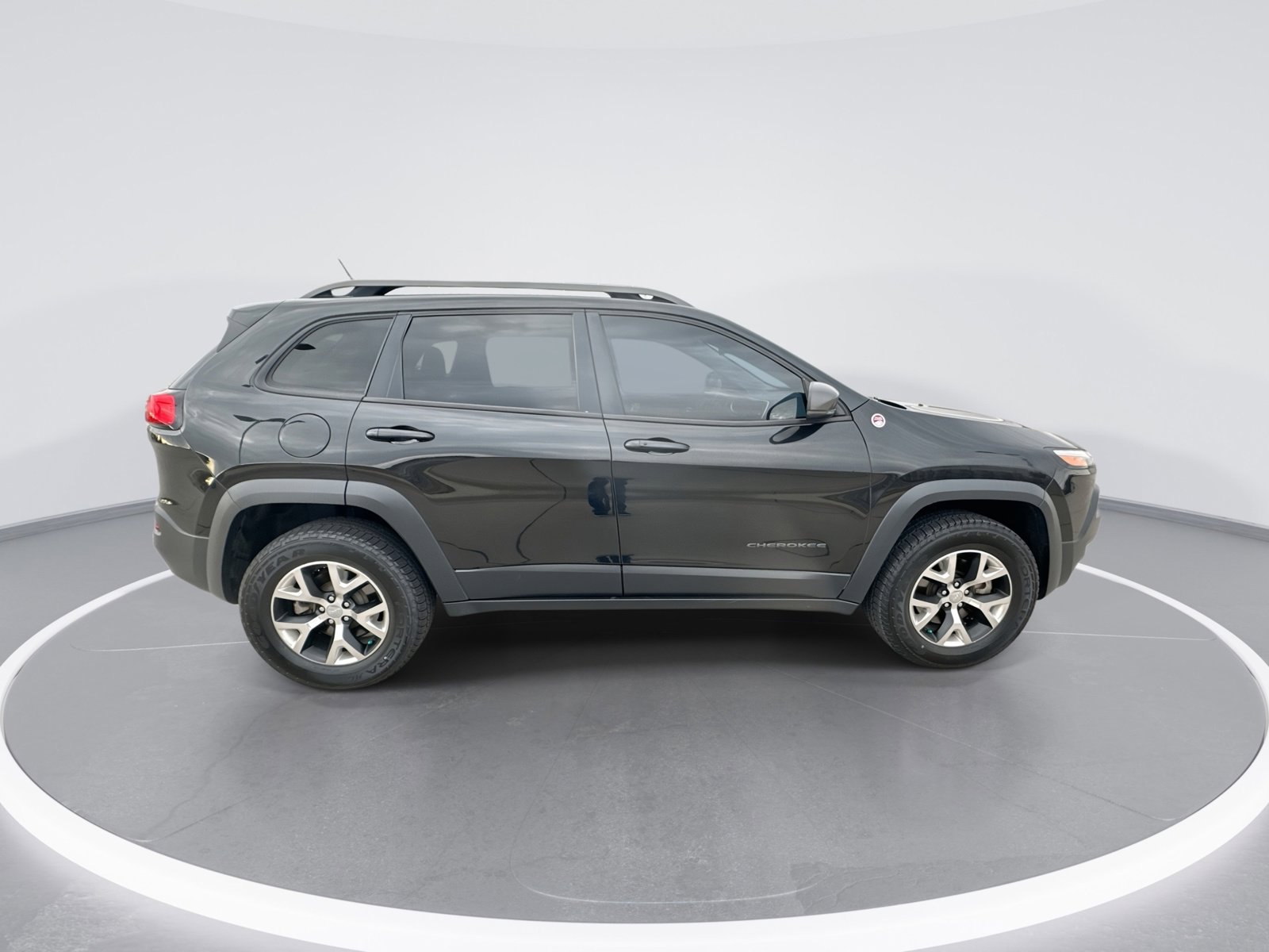 Used 2015 Jeep Cherokee Trailhawk w/ Comfort/Convenience Group AWD/4WD image 9