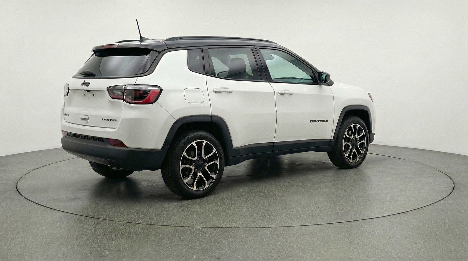 Used 2025 Jeep Compass Trailhawk AWD/4WD image 9