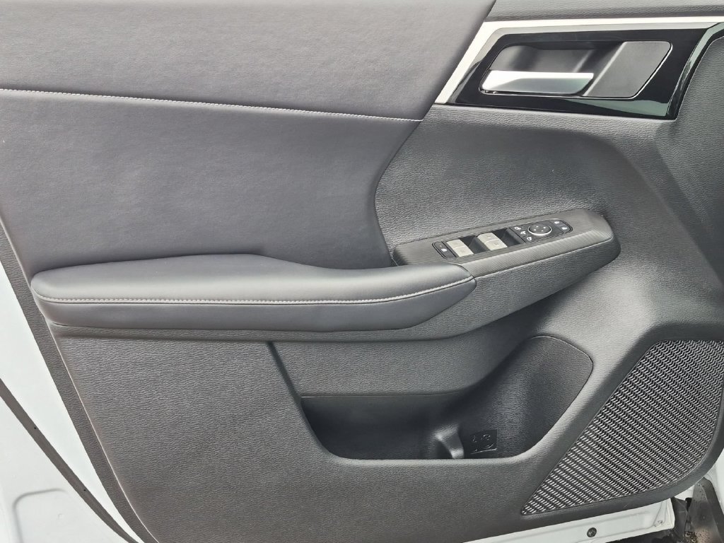 Used 2023 Mitsubishi Outlander SE AWD/4WD image 14