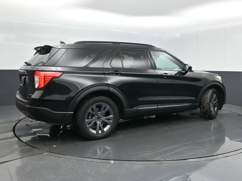Used 2022 Ford Explorer XLT w/ Equipment Group 202A image 7