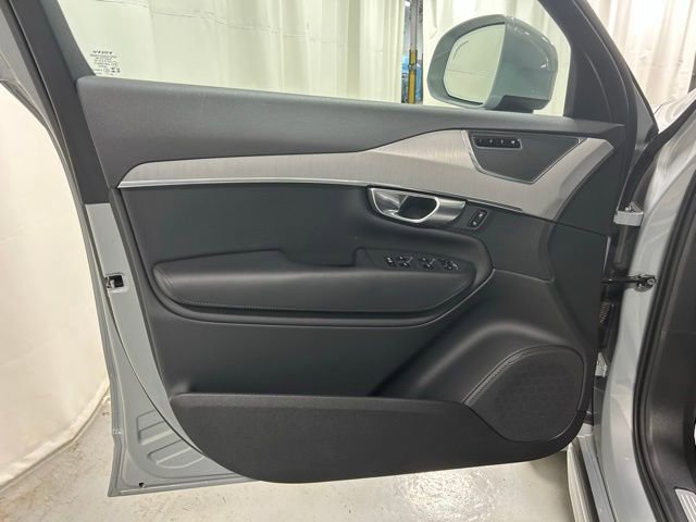 Used 2025 Volvo XC90 B5 Core image 8