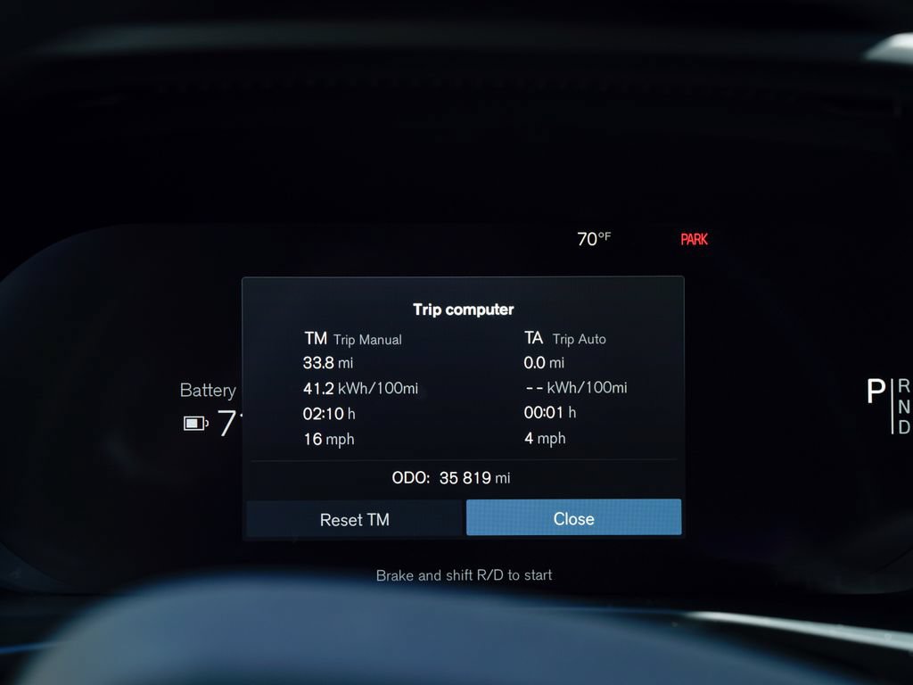 Used 2023 Volvo XC40 Recharge Core AWD/4WD image 3